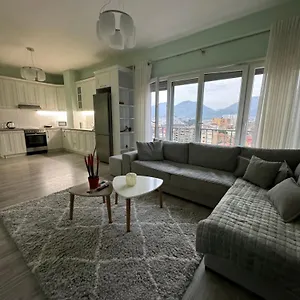 https://apt-centre-new-modern-lions-gate-2.hotels-in-tirana.com